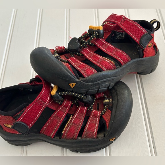 Keen Other - KEEN youth size 9 waterproof toddler sandals